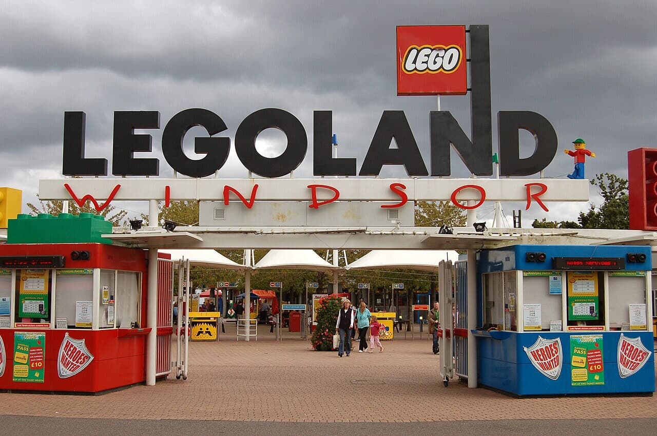 Discover Themed Areas and Attractions